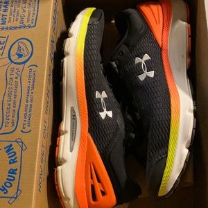 Men’s Under Armour Charged Intake sneakers